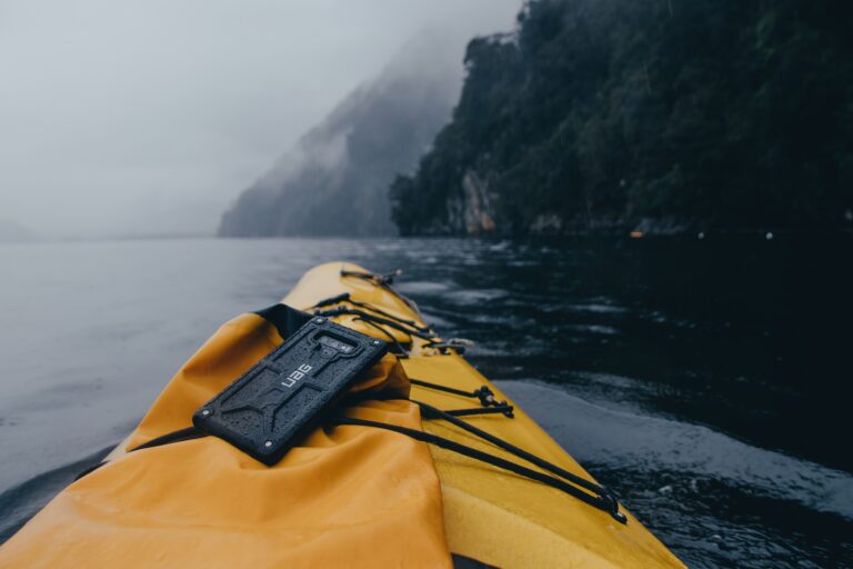 Top 10 Tips for Beginner’s Guide on How to Kayak